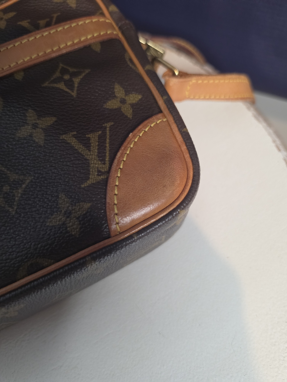 Pre-Loved Louis Vuitton Brown Monogram Canvas Messenger Crossbody - Picture 6 of 16